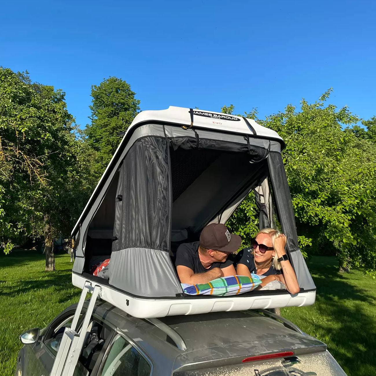 James Baroud Space Hardshell Clamshell Rooftop Tent