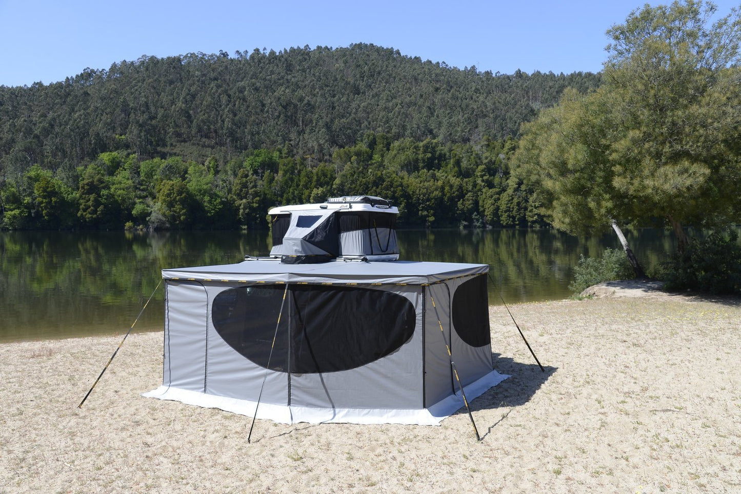 James Baroud The Tunnel Rooftop Tent Awning Extension / Independent Shelter